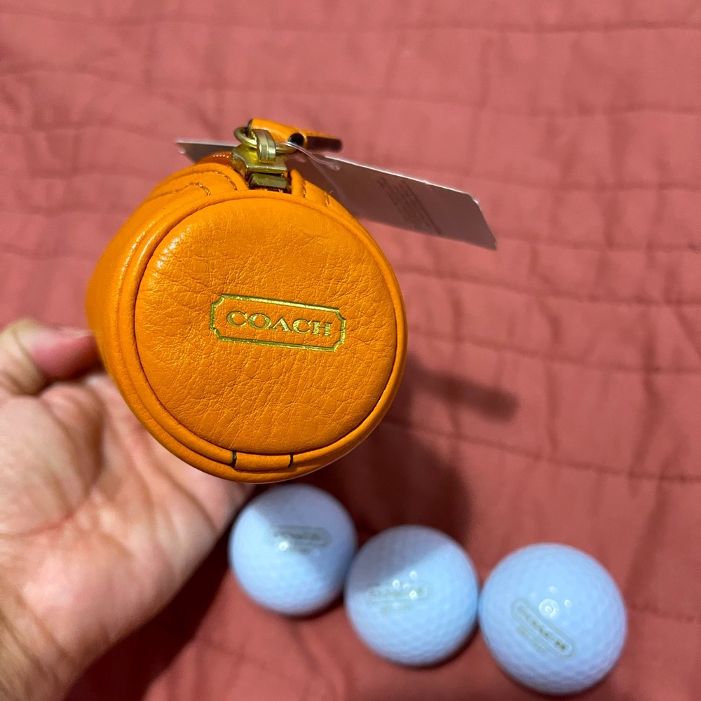Rare Coach leather golf ball set with the zipper case. - Picture 7 of 7